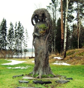 Памятник дереву